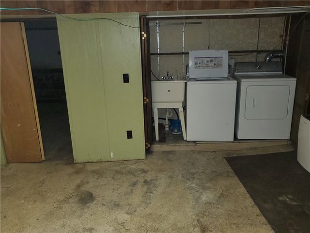 400 Elwyn Ave, Springdale Boro, PA 15144