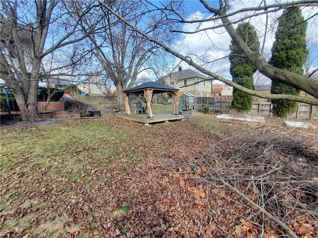 400 Elwyn Ave, Springdale Boro, PA 15144