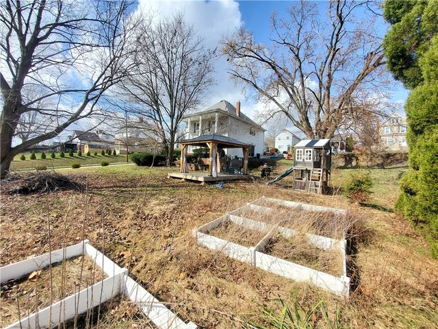 400 Elwyn Ave, Springdale Boro, PA 15144