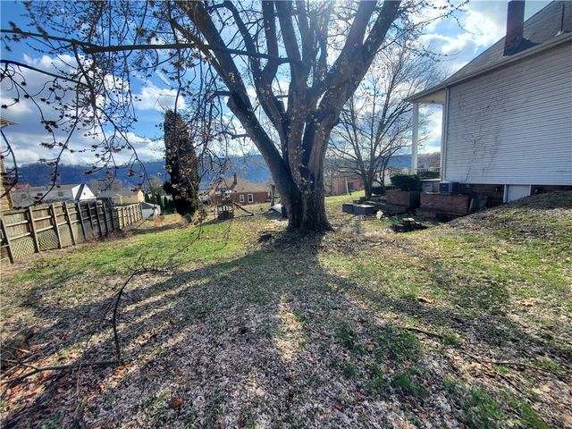 400 Elwyn Ave, Springdale Boro, PA 15144