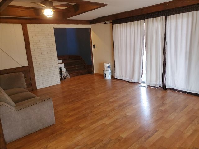 400 Elwyn Ave, Springdale Boro, PA 15144