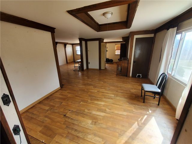 400 Elwyn Ave, Springdale Boro, PA 15144