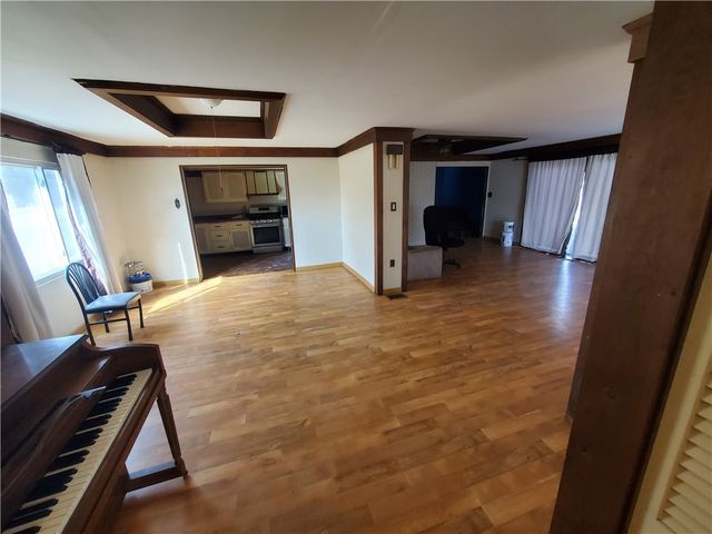 400 Elwyn Ave, Springdale Boro, PA 15144