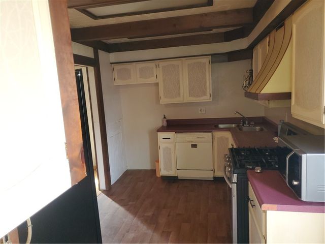 400 Elwyn Ave, Springdale Boro, PA 15144