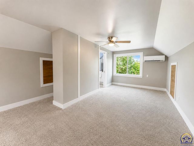 2226 SW Burnett RD, Topeka, KS 66614