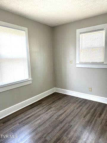 102 Woodland Drive, Johnson City, TN 37601