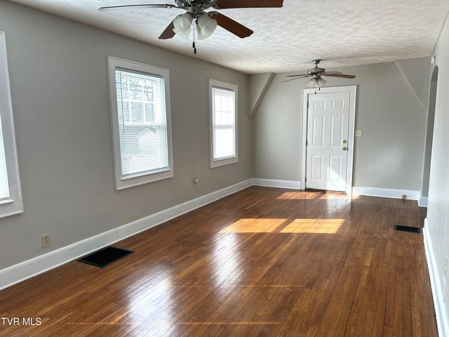 102 Woodland Drive, Johnson City, TN 37601