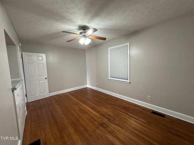 102 Woodland Drive, Johnson City, TN 37601