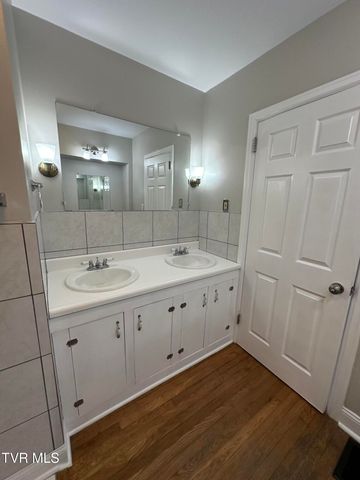 102 Woodland Drive, Johnson City, TN 37601