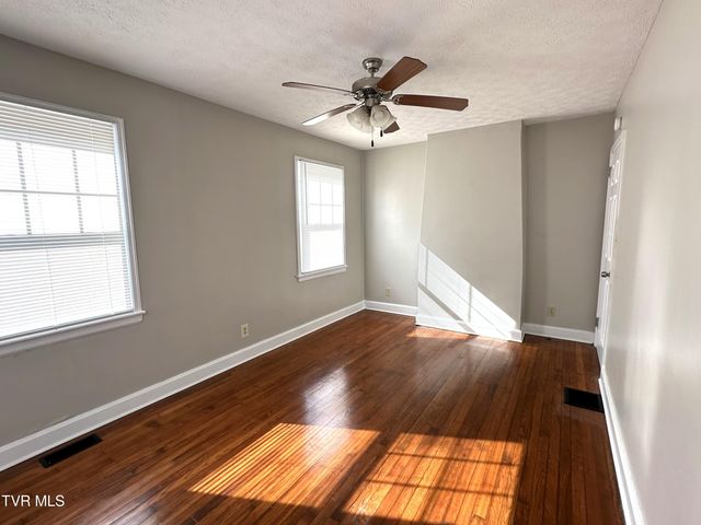 102 Woodland Drive, Johnson City, TN 37601