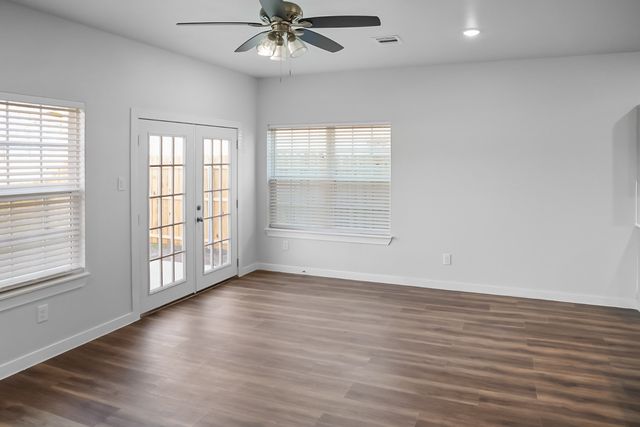 1009 E 1st North Street, Kaufman, TX 75142