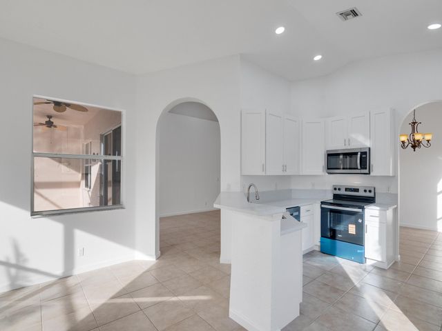 5607 Place Lake Drive, Fort Pierce, FL 34951