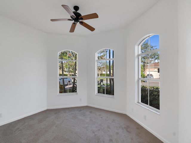 5607 Place Lake Drive, Fort Pierce, FL 34951