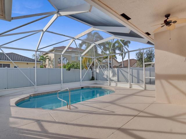 5607 Place Lake Drive, Fort Pierce, FL 34951