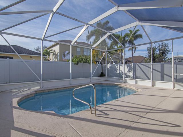 5607 Place Lake Drive, Fort Pierce, FL 34951