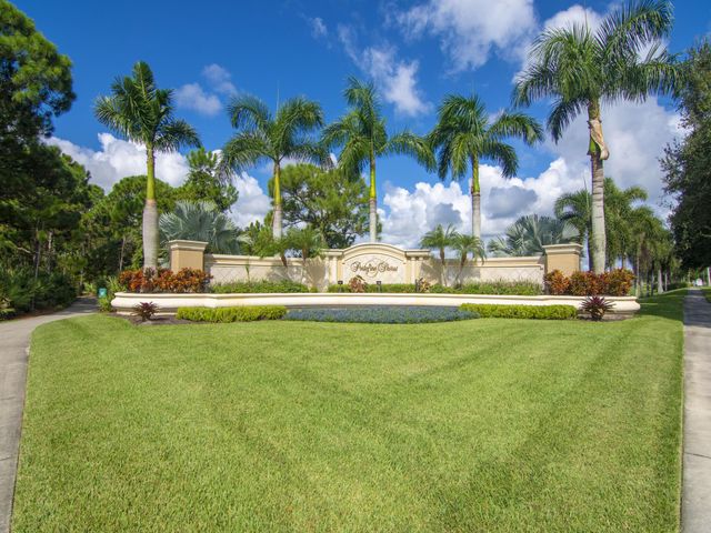 5607 Place Lake Drive, Fort Pierce, FL 34951