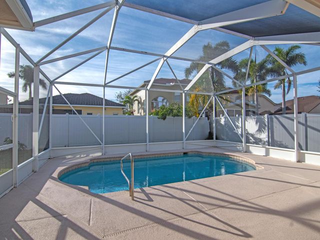 5607 Place Lake Drive, Fort Pierce, FL 34951