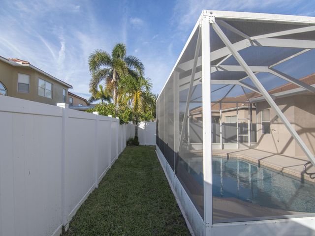 5607 Place Lake Drive, Fort Pierce, FL 34951