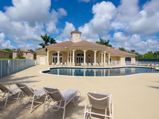 5607 Place Lake Drive, Fort Pierce, FL 34951