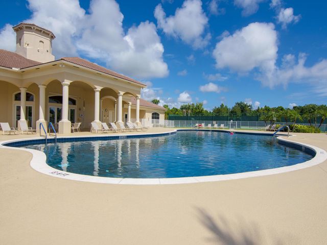 5607 Place Lake Drive, Fort Pierce, FL 34951