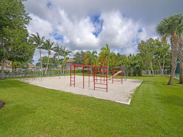 5607 Place Lake Drive, Fort Pierce, FL 34951