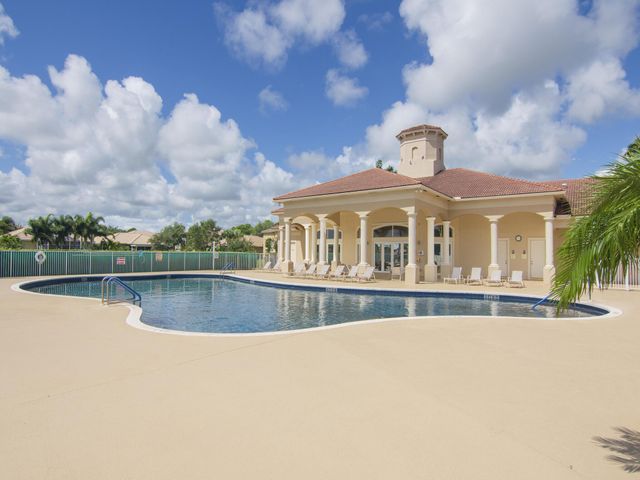 5607 Place Lake Drive, Fort Pierce, FL 34951