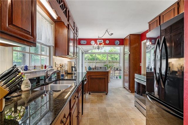 4505 W 77th Street, Prairie Village, KS 66208