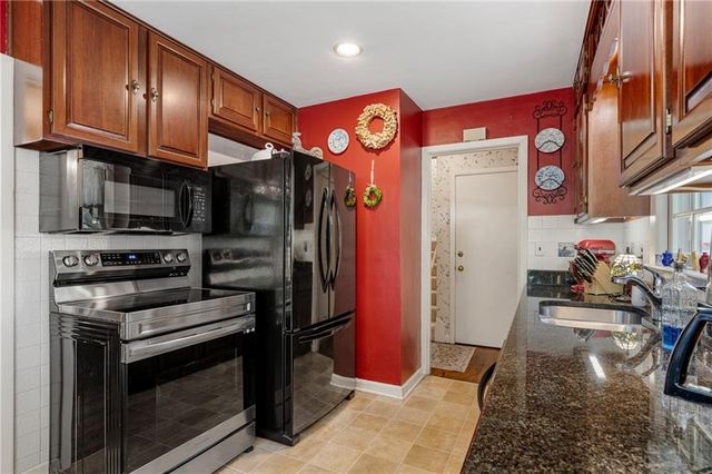 4505 W 77th Street, Prairie Village, KS 66208