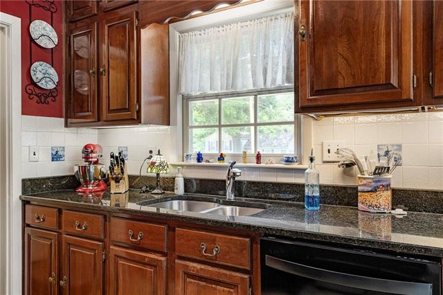 4505 W 77th Street, Prairie Village, KS 66208