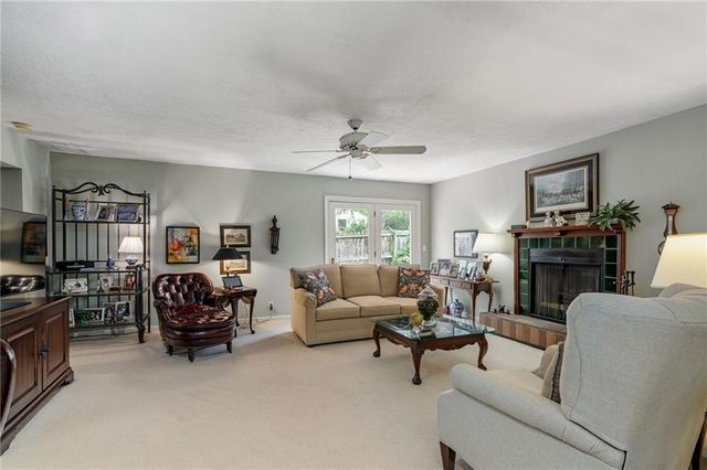 4505 W 77th Street, Prairie Village, KS 66208