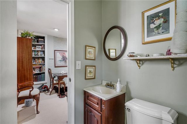 4505 W 77th Street, Prairie Village, KS 66208