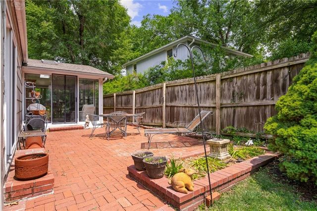 4505 W 77th Street, Prairie Village, KS 66208