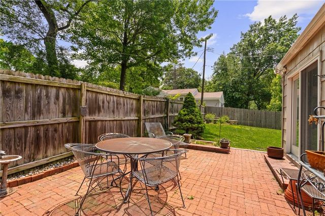 4505 W 77th Street, Prairie Village, KS 66208