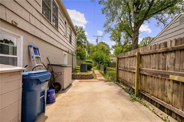 4505 W 77th Street, Prairie Village, KS 66208