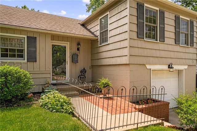 4505 W 77th Street, Prairie Village, KS 66208