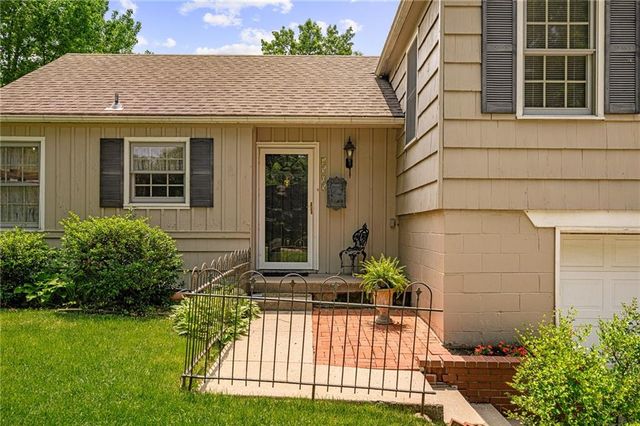 4505 W 77th Street, Prairie Village, KS 66208