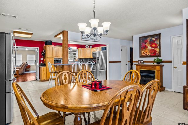 116 Larkspur Ln, Palestine, TX 75803