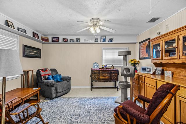 116 Larkspur Ln, Palestine, TX 75803