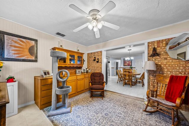 116 Larkspur Ln, Palestine, TX 75803