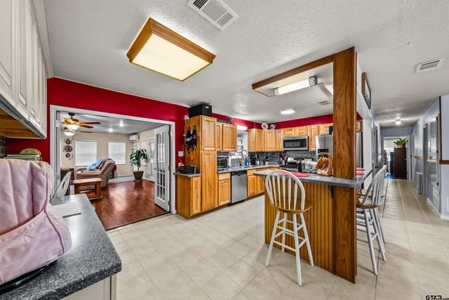116 Larkspur Ln, Palestine, TX 75803