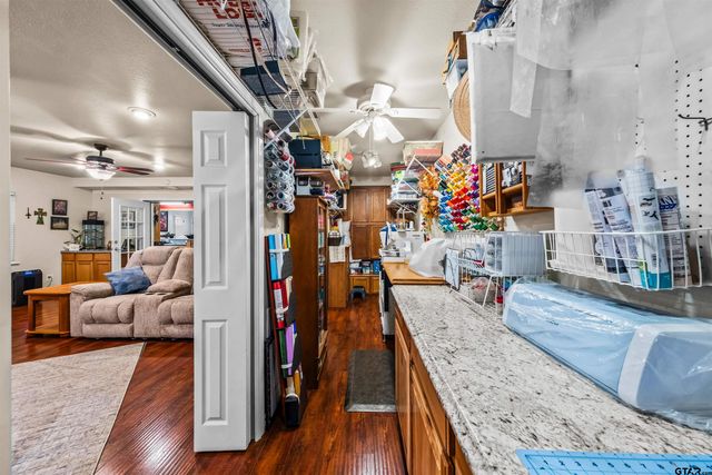116 Larkspur Ln, Palestine, TX 75803