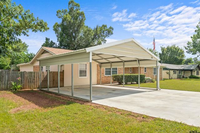 116 Larkspur Ln, Palestine, TX 75803