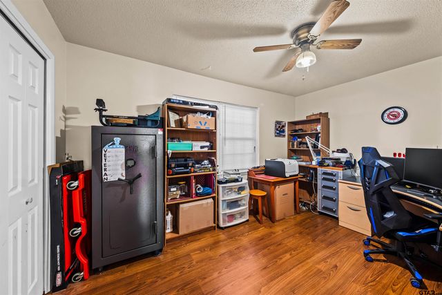 116 Larkspur Ln, Palestine, TX 75803