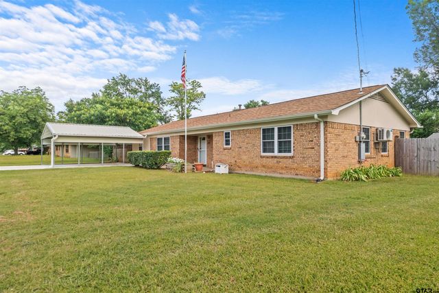 116 Larkspur Ln, Palestine, TX 75803
