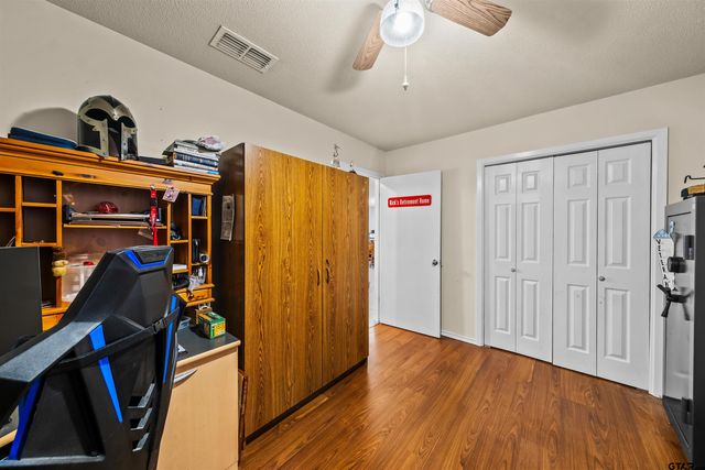116 Larkspur Ln, Palestine, TX 75803