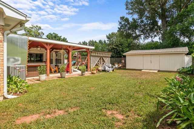 116 Larkspur Ln, Palestine, TX 75803