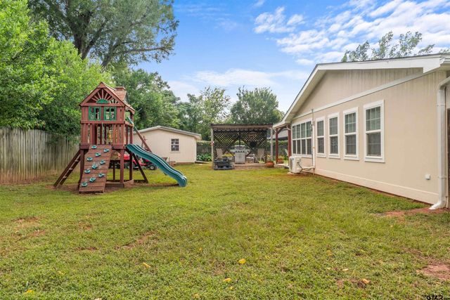 116 Larkspur Ln, Palestine, TX 75803