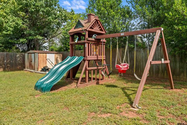 116 Larkspur Ln, Palestine, TX 75803