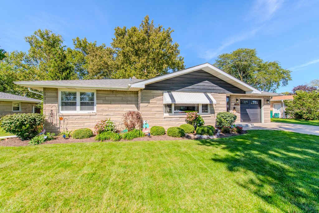 405 Bevan Drive E, Joliet, IL 60435 — photo 2