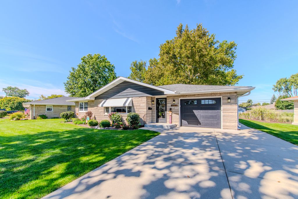 405 Bevan Drive E, Joliet, IL 60435 — photo 3